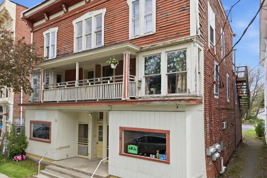 More Photos Of 198 N Main St, Salem Storefront Retail Residential For Sale