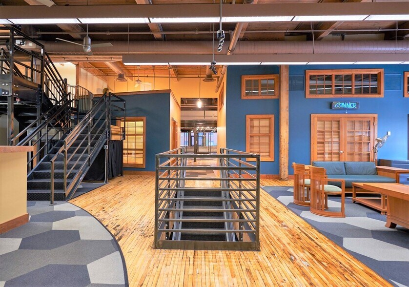 More Photos Of 1201 Harmon Pl, Minneapolis Office For Lease