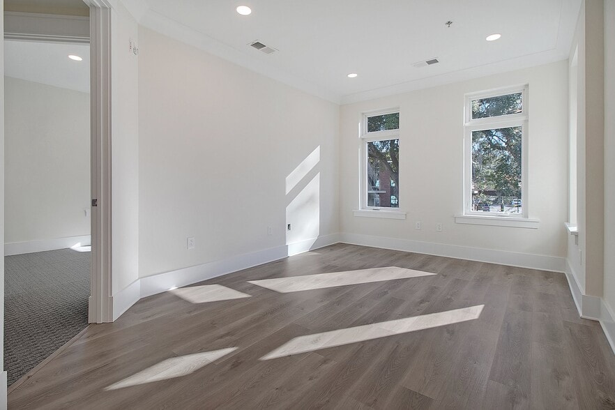 More Photos Of 208 N Cedar St, Summerville Office For Sale