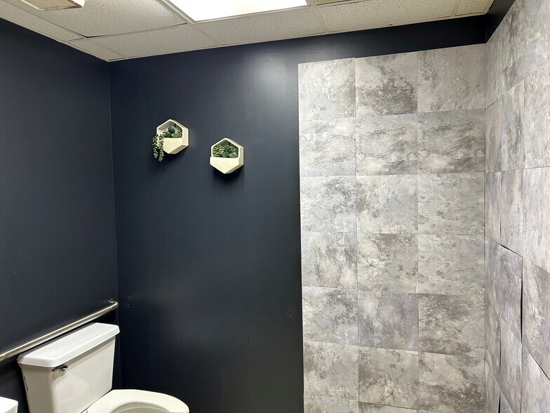 More Photos Of 640 River Ridge Plz, Brandenburg Unknown For Lease