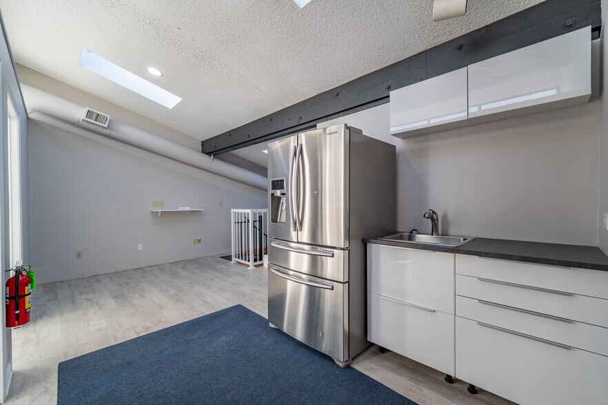 More Photos Of 7904 Coastal Hwy, Ocean City Office For Sale