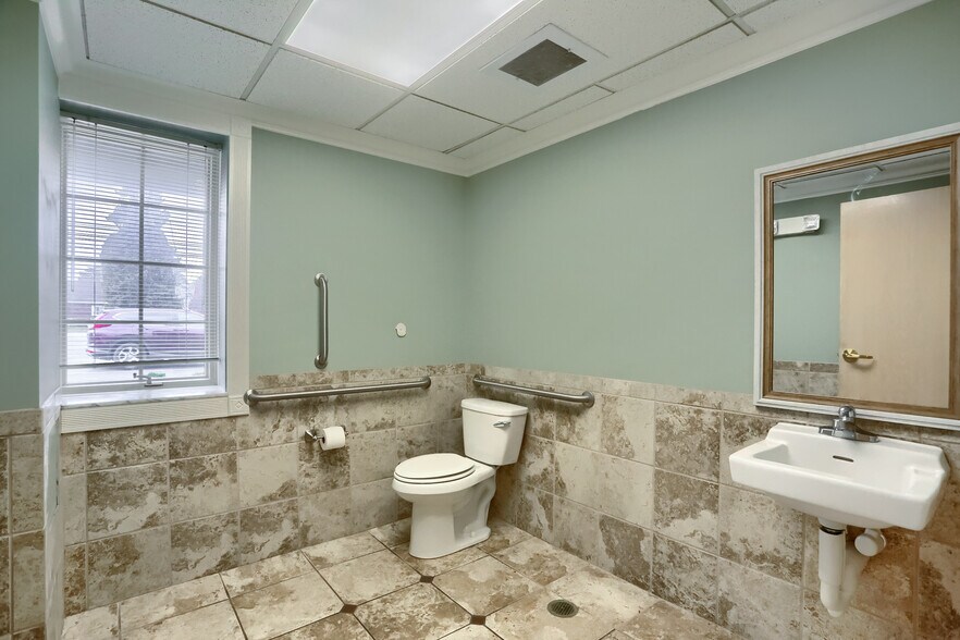 More Photos Of 744 Shenango Rd, Beaver Falls Medical For Lease