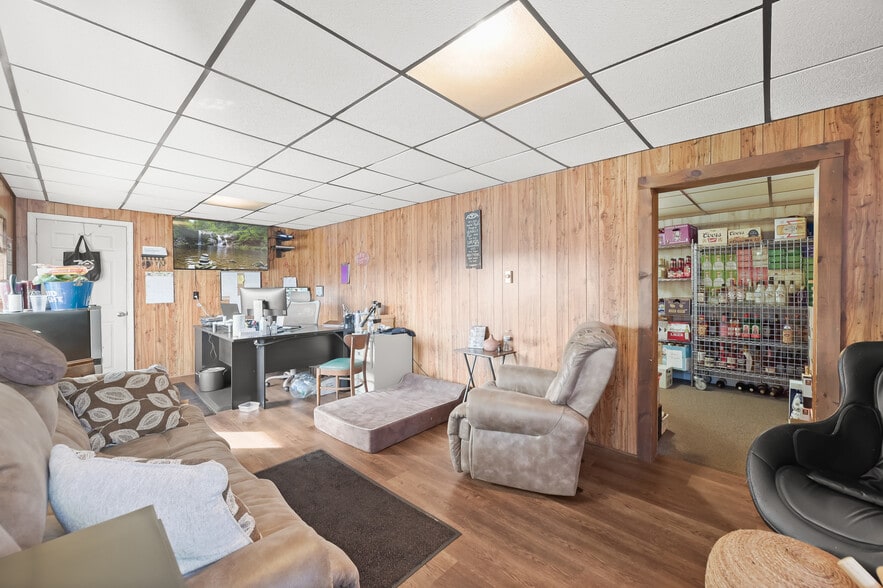 More Photos Of 200 E Main St, Hancock Restaurant For Sale