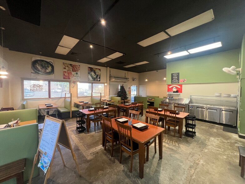 More Photos Of 46-138 Kahuhipa St, Kāneohe Flex For Lease