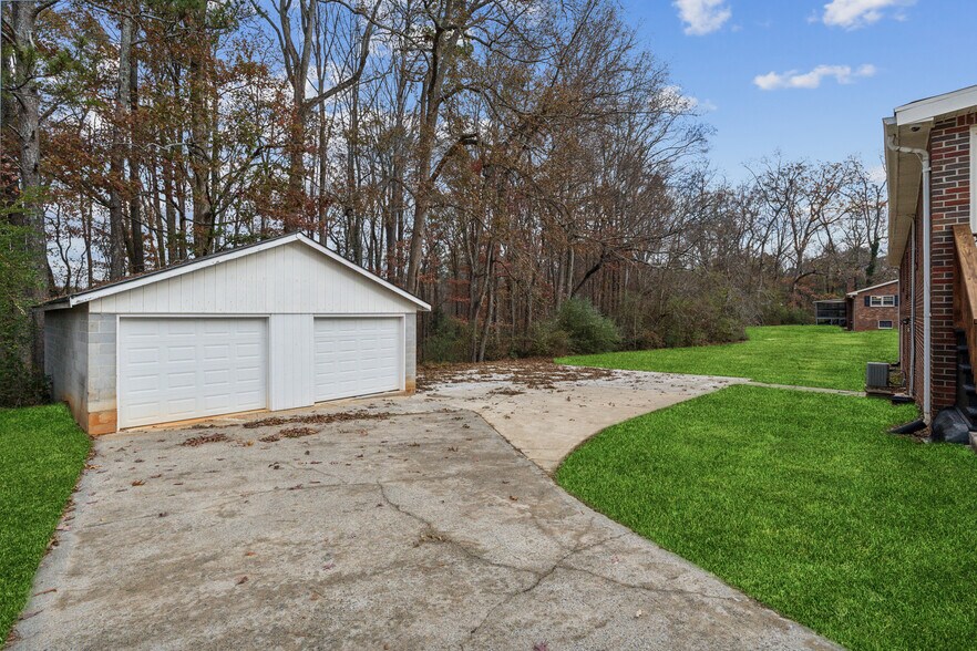 More Photos Of 5615 Cumming Hwy, Canton General Retail For Sale