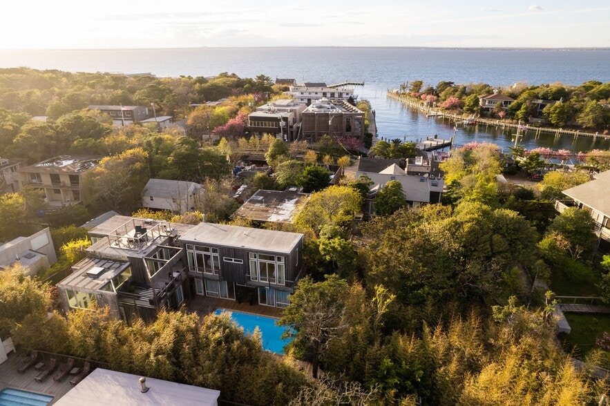 More Photos Of 22 Atlantic Walk, Fire Island Pines Hotel For Sale