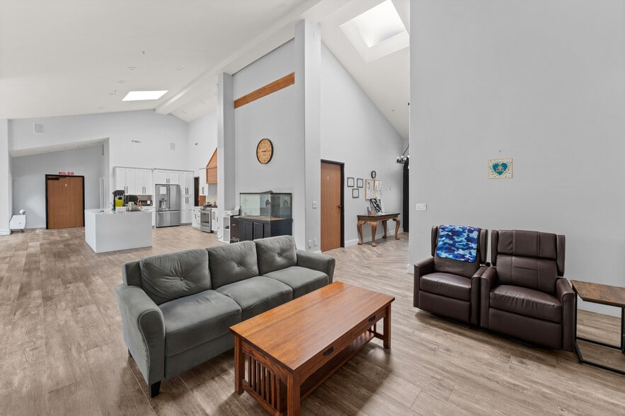 More Photos Of 12908 South Ln, Redlands Healthcare For Sale