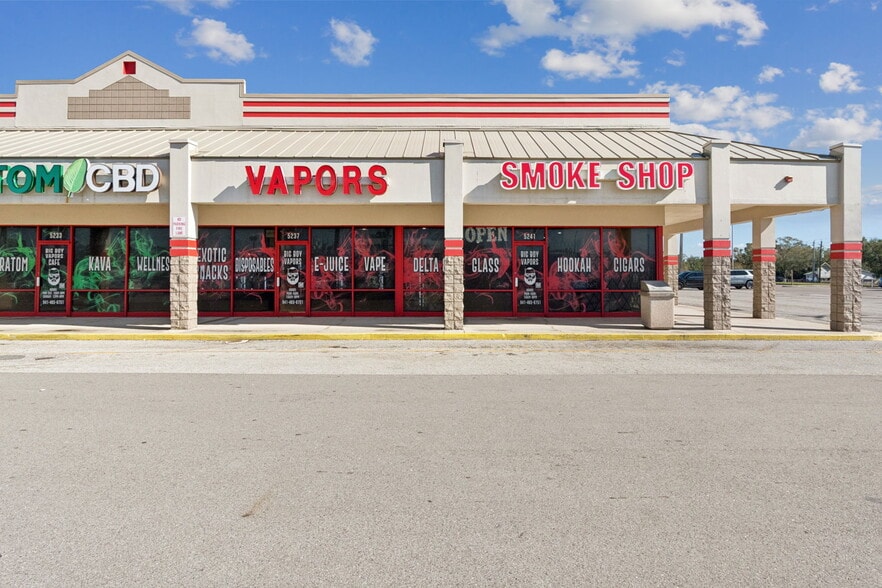 More Photos Of 5165-5261 33rd St E, Bradenton Storefront For Sale