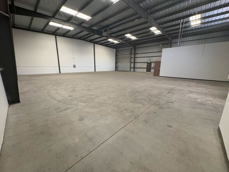 More Photos Of 14655 El Molino St, Fontana Warehouse For Lease