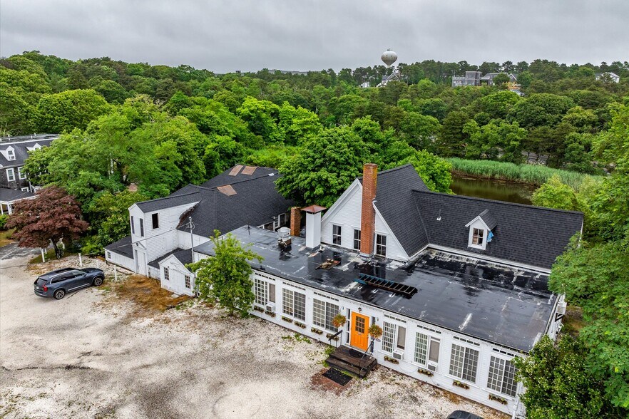 Primary Photo Of 70 Main St, Wellfleet Hotel For Sale