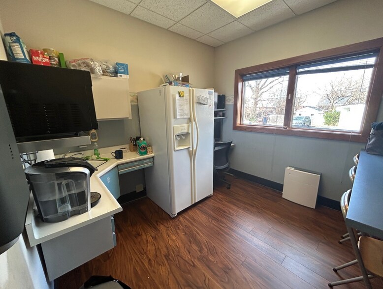 More Photos Of 629-639 Eastern Blvd, Clarksville Medical For Lease