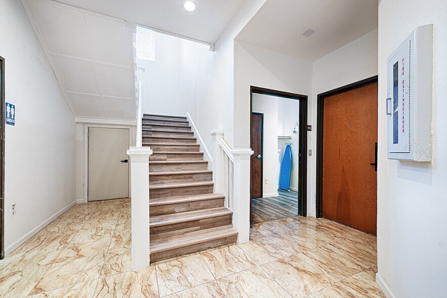 More Photos Of 110 S Main, Dilley Hotel For Sale