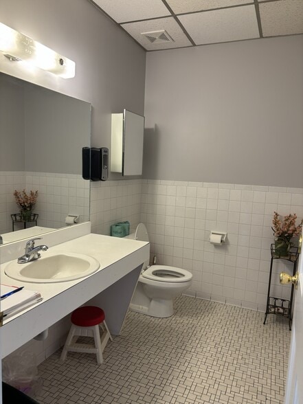 More Photos Of 39-51 Pine St, New Canaan Medical For Sale