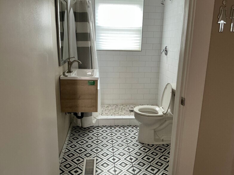 More Photos Of 22 W Taylor St, Reno Office For Sale