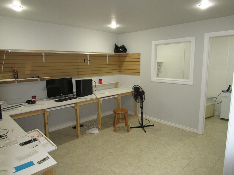 More Photos Of 11211 180 St NW, Edmonton Flex For Sale