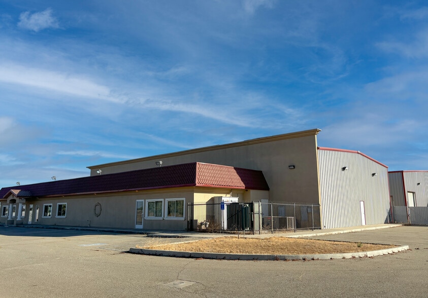 More Photos Of 1351 E Ash Ave, Shafter Warehouse For Sale