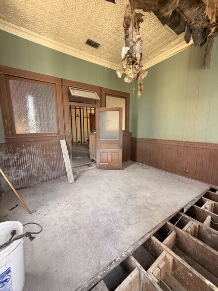 More Photos Of 203-207 S College St, Waxahachie Storefront Retail Office For Lease