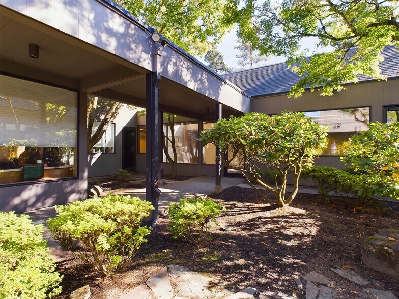 More Photos Of 545 SE Oak St, Hillsboro Medical For Sale