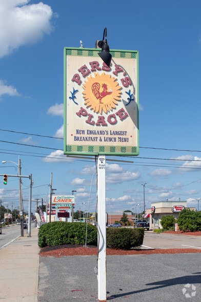 More Photos Of 140 Newport Ave, East Providence Restaurant For Lease