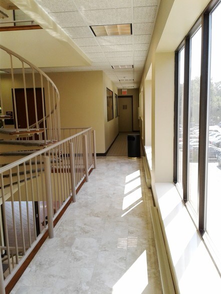 More Photos Of 600 S Washington St, Naperville Medical For Lease