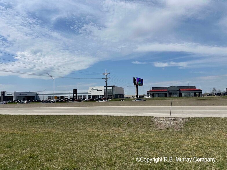 More Photos Of 350 S Ingram Mill Rd, Springfield Showroom For Lease