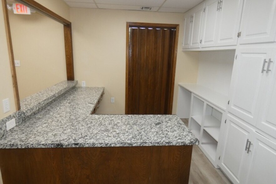 More Photos Of 2101 NW Ferris Ave, Lawton Office For Sale