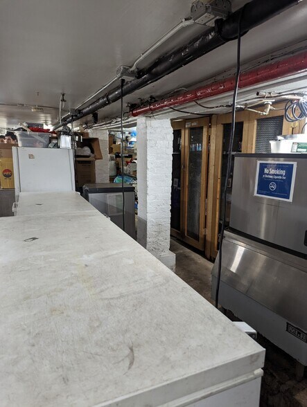 More Photos Of 213 E 45th St, New York Storefront Retail Residential For Lease