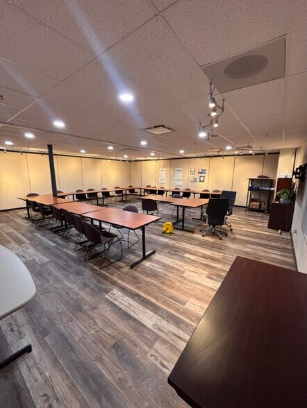 More Photos Of 985 Fillmore St W, Colorado Springs Freestanding For Lease