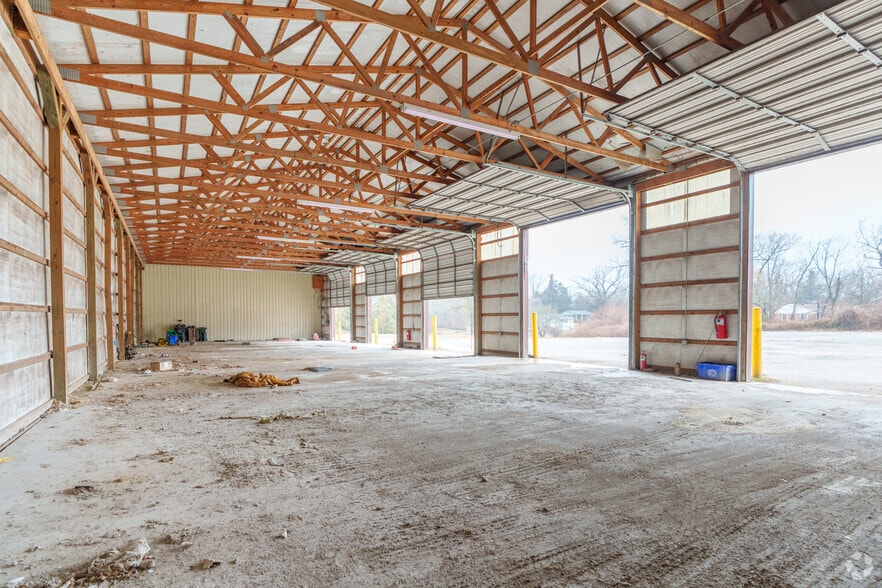 More Photos Of 946 Tonsor Rd, Alton Industrial For Sale