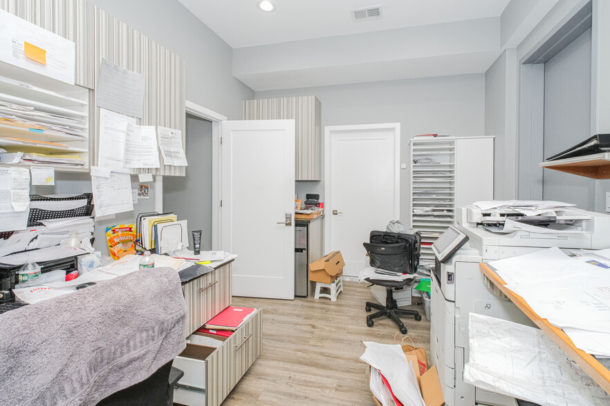 More Photos Of 1944-1952 Richmond Terrace, Staten Island Showroom For Lease