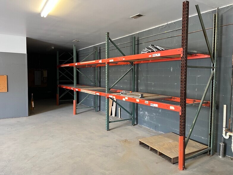More Photos Of 1115 Lawrence Dr, Columbus Warehouse For Lease