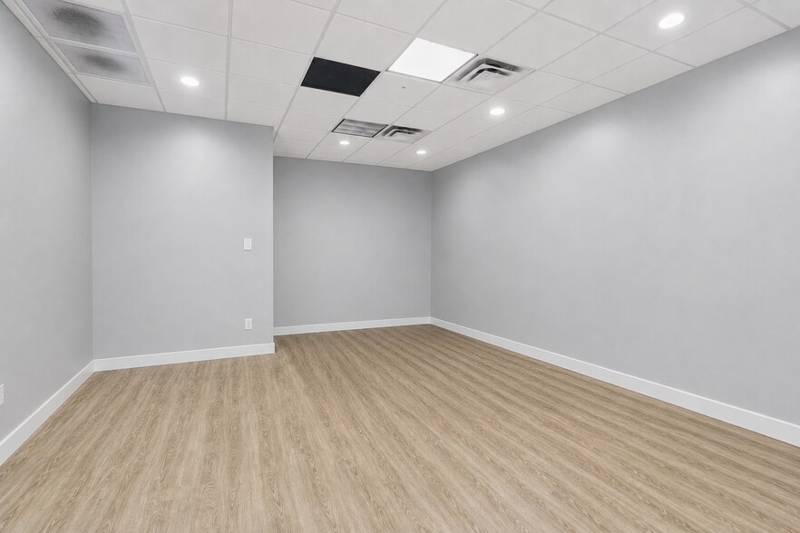 More Photos Of 4714 Shavano Oak, San Antonio Light Distribution For Lease