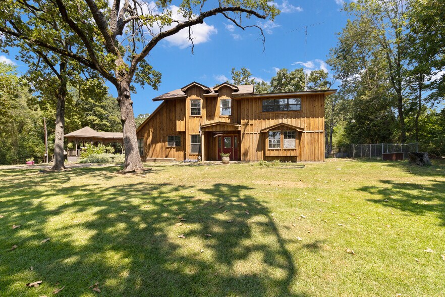 More Photos Of 750 N US Highway 287, Palestine Multifamily For Sale