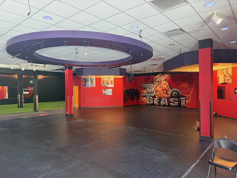 More Photos Of 23250 US Highway 19 N, Clearwater Freestanding For Lease