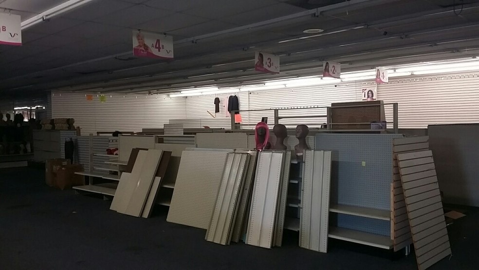 More Photos Of 18451 Wyoming St, Detroit Freestanding For Lease