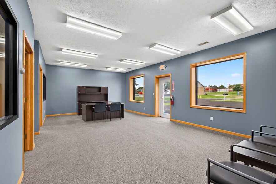 More Photos Of 5240 Cleveland Ave, Wooster Flex For Sale