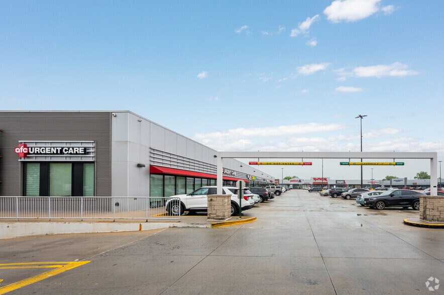 More Photos Of Hutchinson River Pky @ Wennerplace, Bronx Unknown For Lease