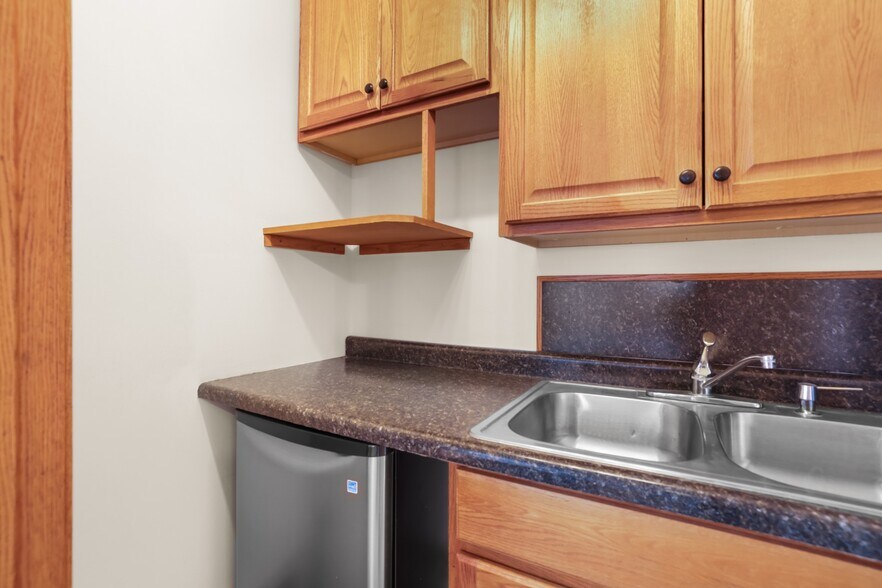 More Photos Of 520 2nd St, Excelsior Funeral Home For Sale