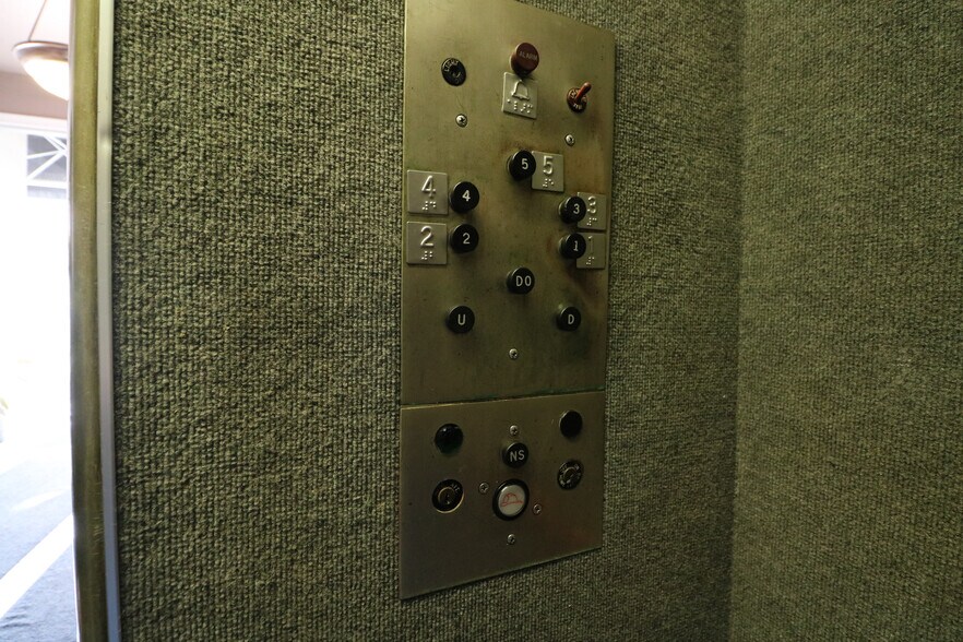 More Photos Of 320 Central Ave, Coos Bay Office For Sale