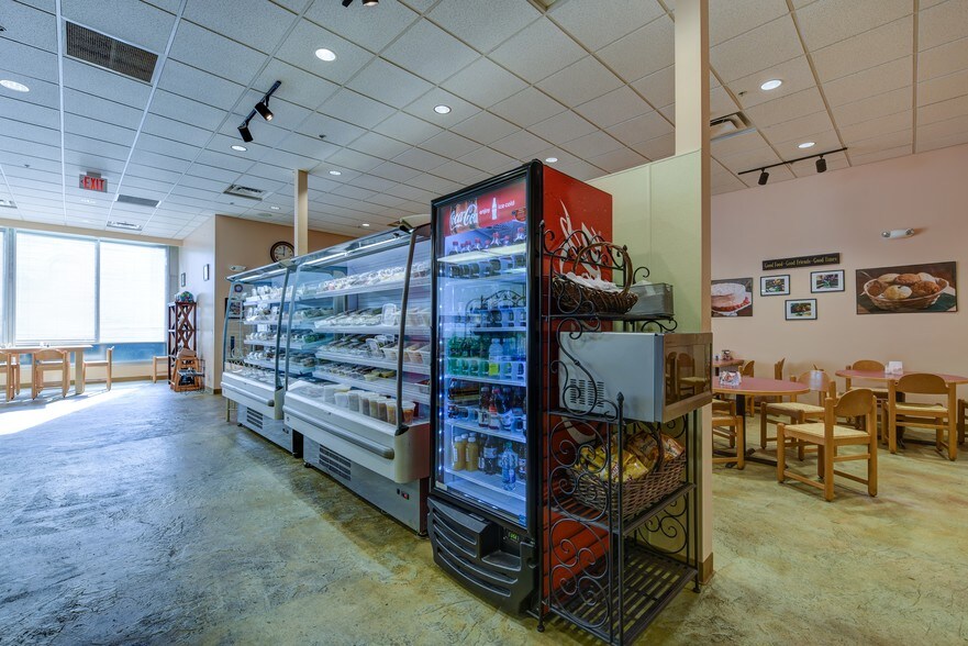 More Photos Of 607 Market St, Knoxville Office For Lease