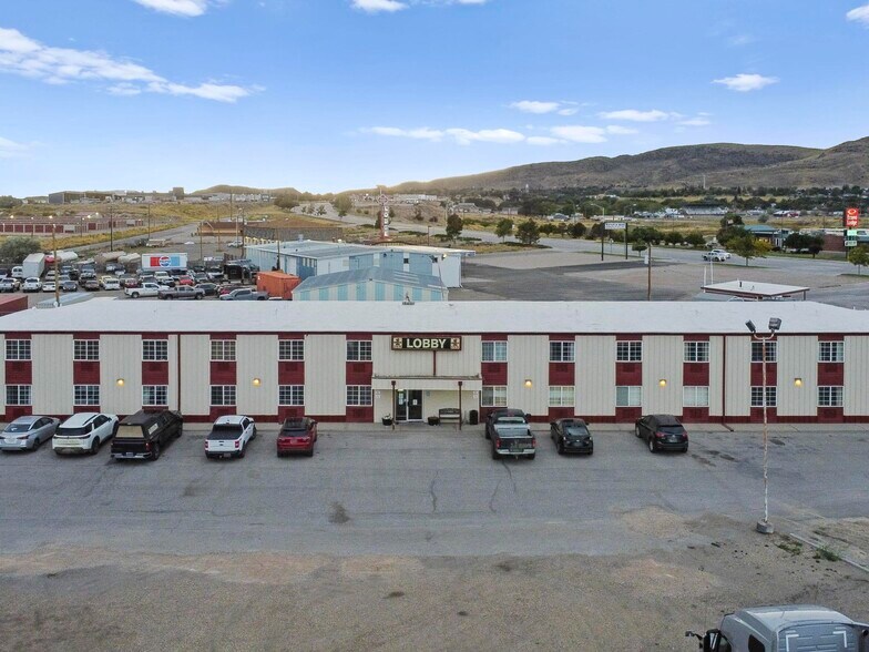 More Photos Of 1904 E Cedar St, Rawlins Hotel For Sale