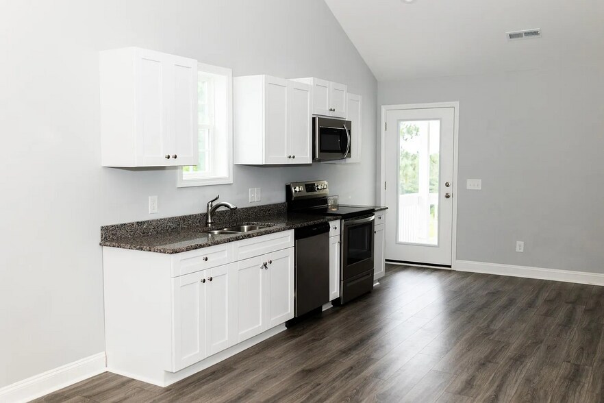 More Photos Of 60 N Knoll Rd, Southern Pines Multifamily For Sale