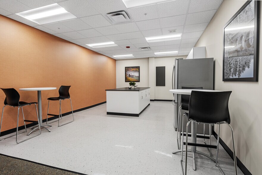 More Photos Of 500 Cummings Ctr, Beverly Office For Sale