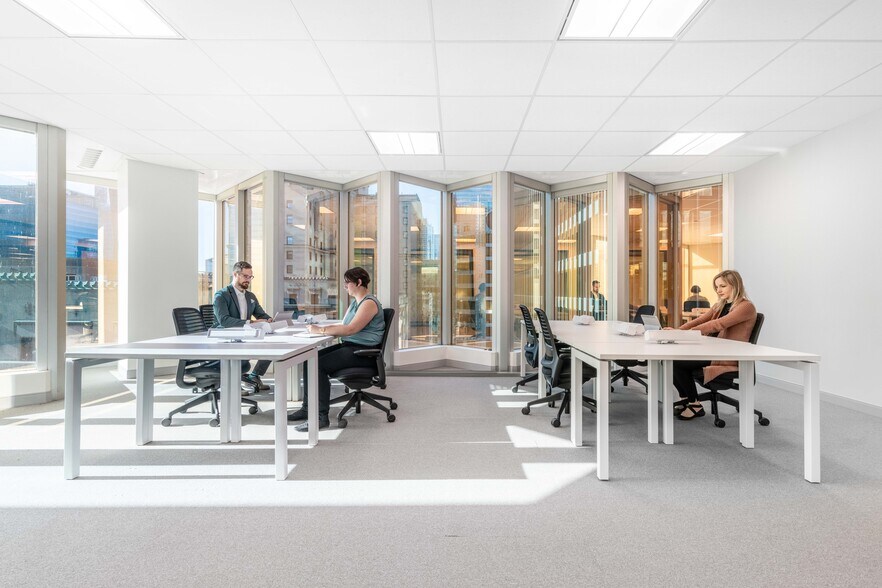 More Photos Of 161 Bay St, Toronto Coworking Space