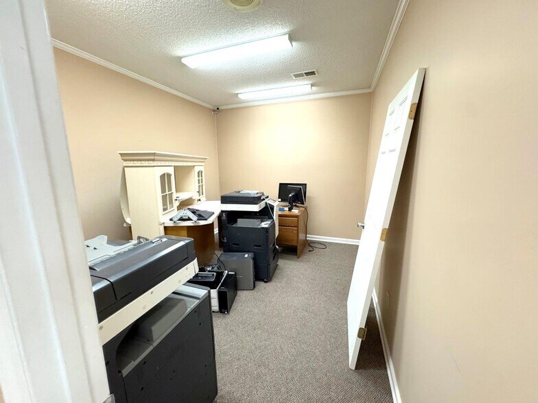 More Photos Of 1748 S Main St, Rocky Mount Office For Sale