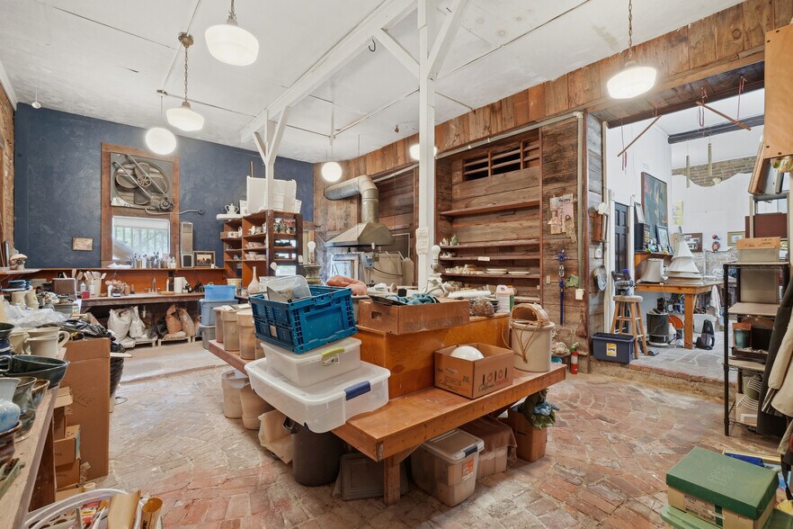 More Photos Of 65 Spring St, Eureka Springs General Retail For Sale