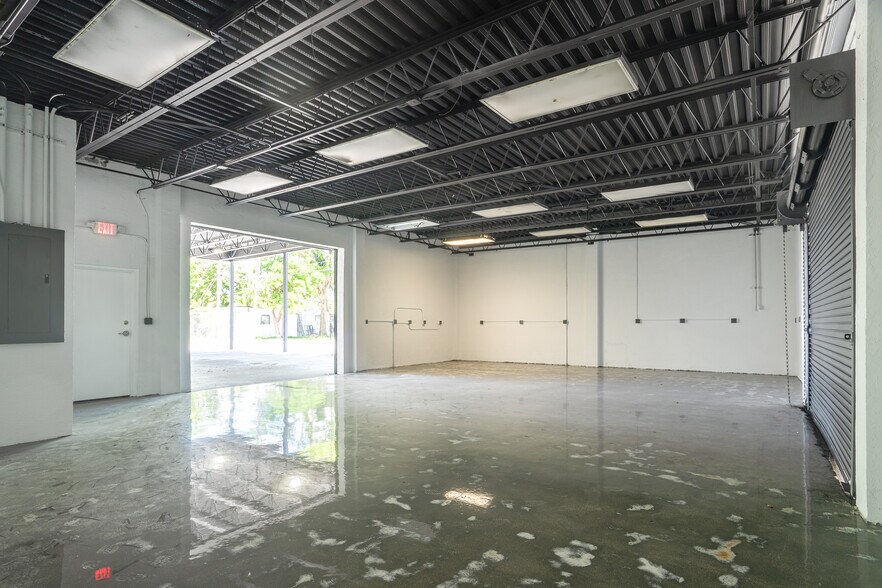 More Photos Of 197-199 NW 79th St, Miami Showroom For Lease