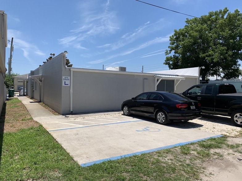 More Photos Of 315 11th Ave N, Jacksonville Beach Medical For Lease