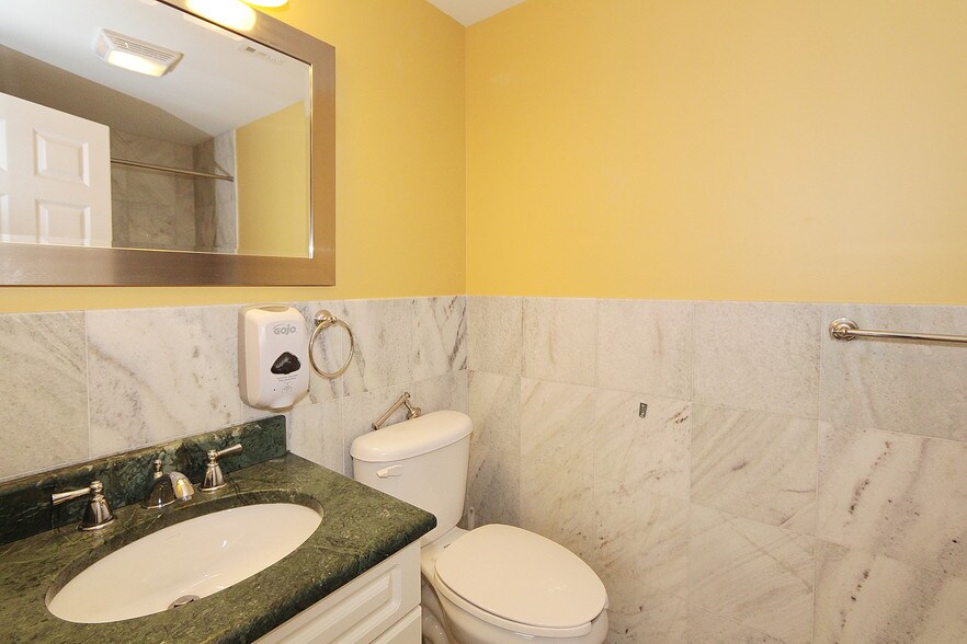 More Photos Of 180 Ferry St, Newark Storefront Retail Office For Lease