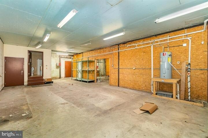 More Photos Of 122 Beech St, Carlisle Light Distribution For Lease